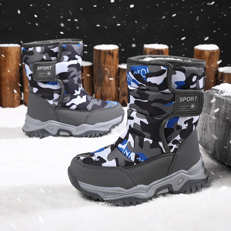 Zapatos de invierno 2025 para niños, de felpa, impermeables, antideslizantes, con suela de goma, botas de nieve cálidas a la moda para exteriores.