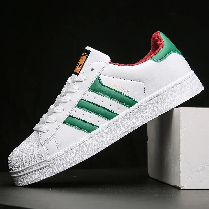 Zapatillas deportivas y casuales de estilo coreano de verano, zapatillas de pareja, zapatillas blancas transpirables para hombre, cómodas y transpirables.