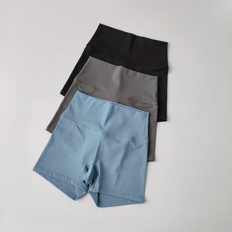 Pantalones cortos deportivos de yoga, ajustados, elásticos, de tres piezas, con cintura alta, realce de cadera y secado rápido.