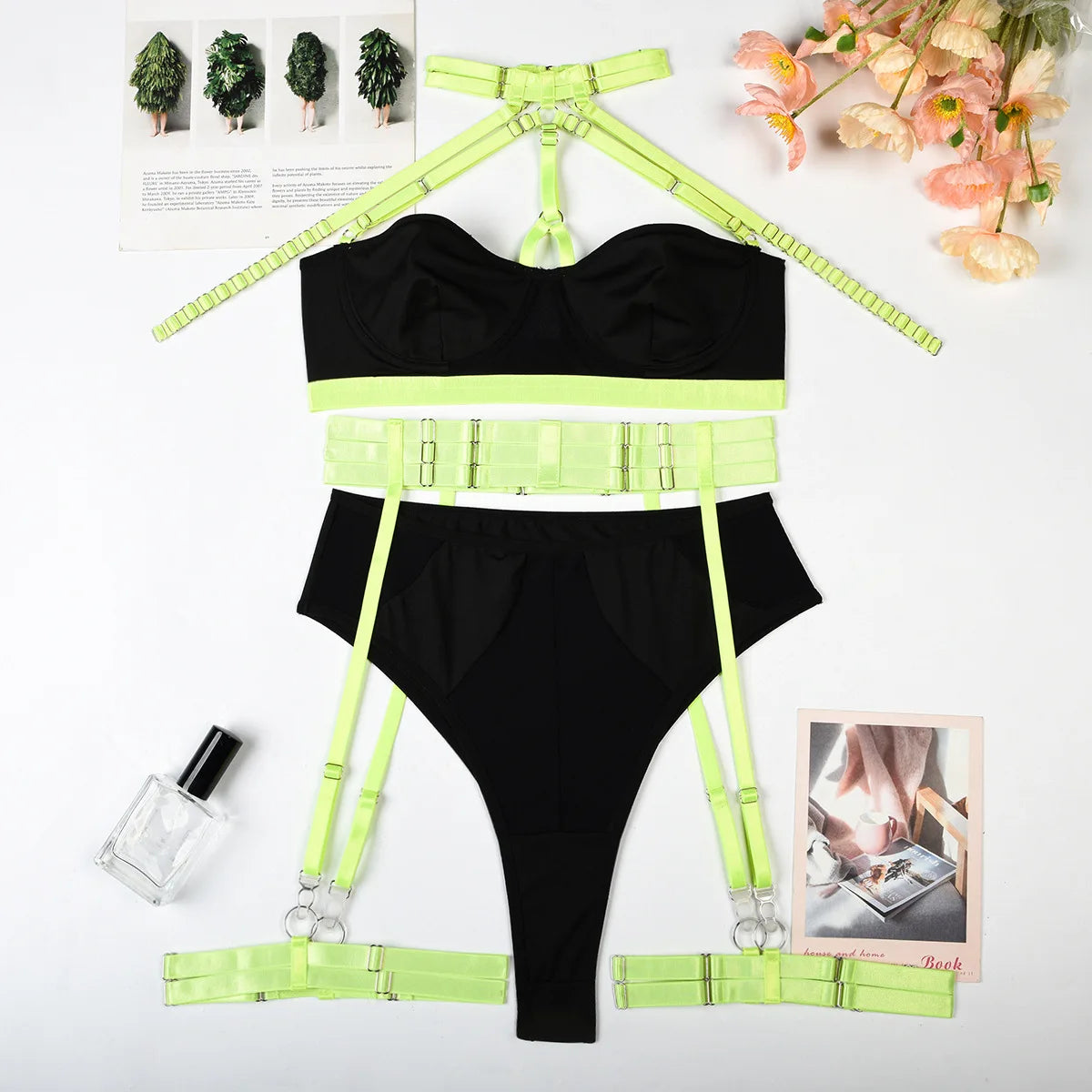 Conjunto de lencería sexy para mujer, con panel de encaje, escote en V profundo, glúteos abiertos, tirantes con forma de corazón de melocotón, cadena cruzada, liguero, ropa interior de tres piezas
