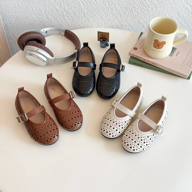 Zapatos casuales para niñas, sandalias de verano 2025, estilo coreano, de suela suave, antideslizantes, versátiles y elegantes.