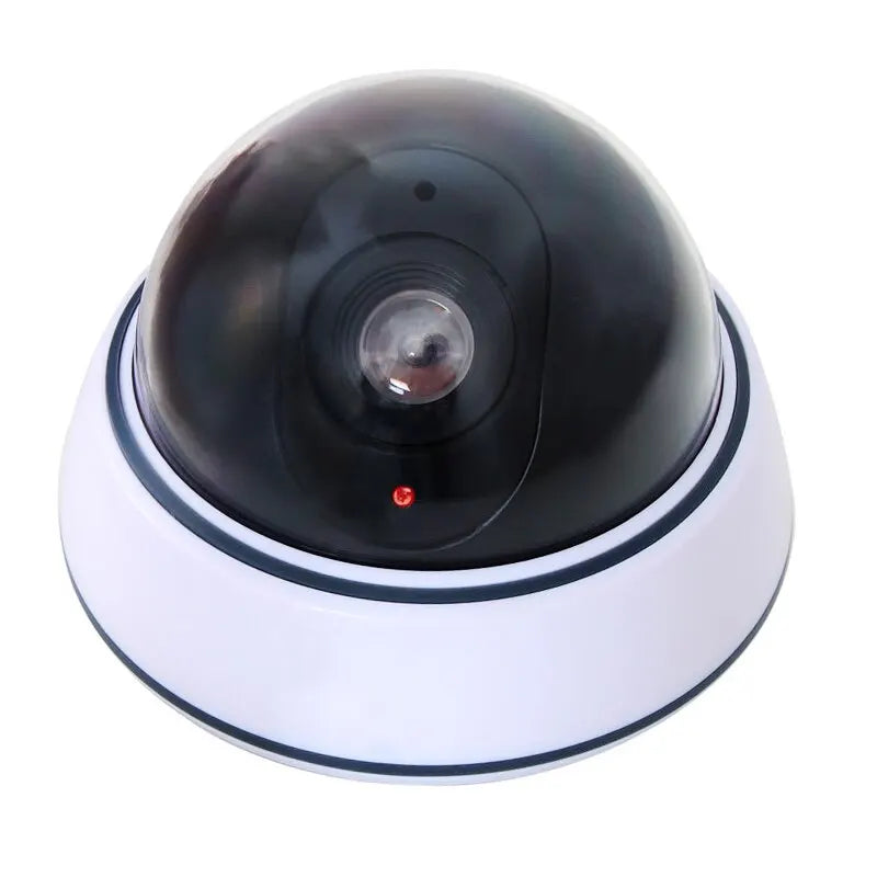 Cámara de seguridad domo falsa con luz LED roja, funciona con pilas y no requiere cableado. Ideal para interiores y exteriores.