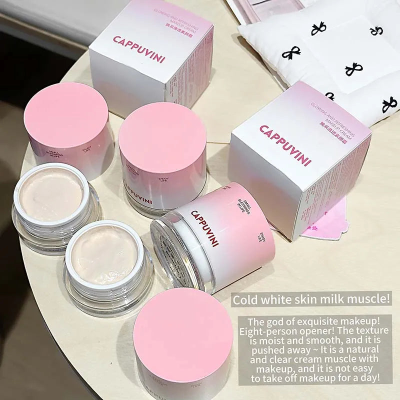 La crema natural radiante y transparente de CAPPUVINI con una base cremosa para la piel crea un look de maquillaje refrescante y suave.