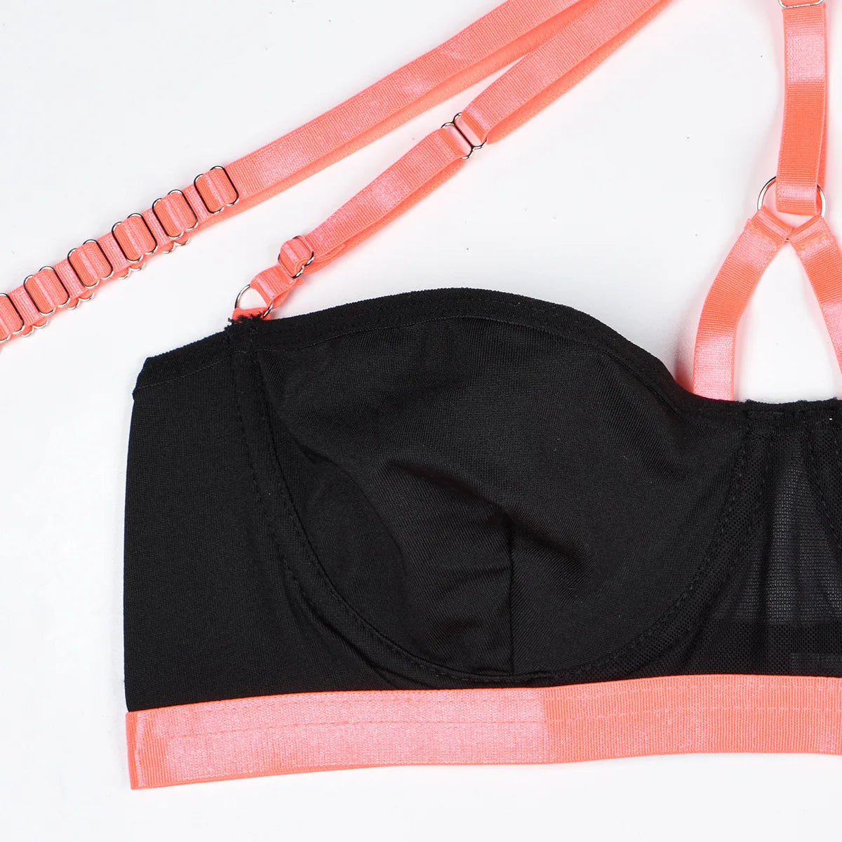 Conjunto de lencería sexy para mujer, con panel de encaje, escote en V profundo, glúteos abiertos, tirantes con forma de corazón de melocotón, cadena cruzada, liguero, ropa interior de tres piezas