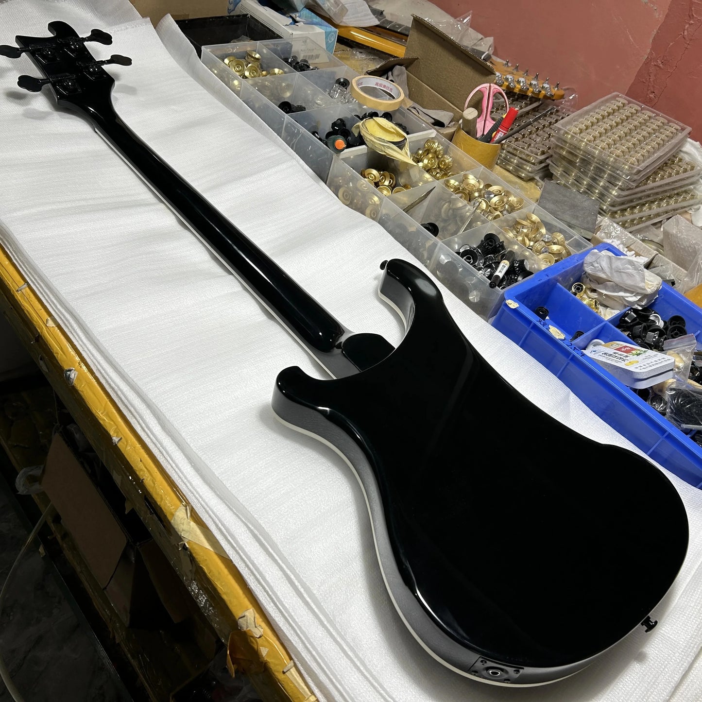 Bajo eléctrico Ric Bac Black 4003 de alta calidad, diapasón de palisandro, cuerpo de tilo, 22 posiciones de tono.