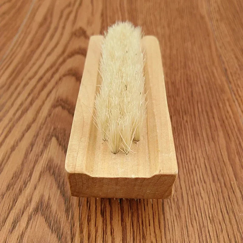 Cepillo de cerdas para manicura y pedicura con mango de madera de doble cara y cerdas de nailon para baño de uñas.