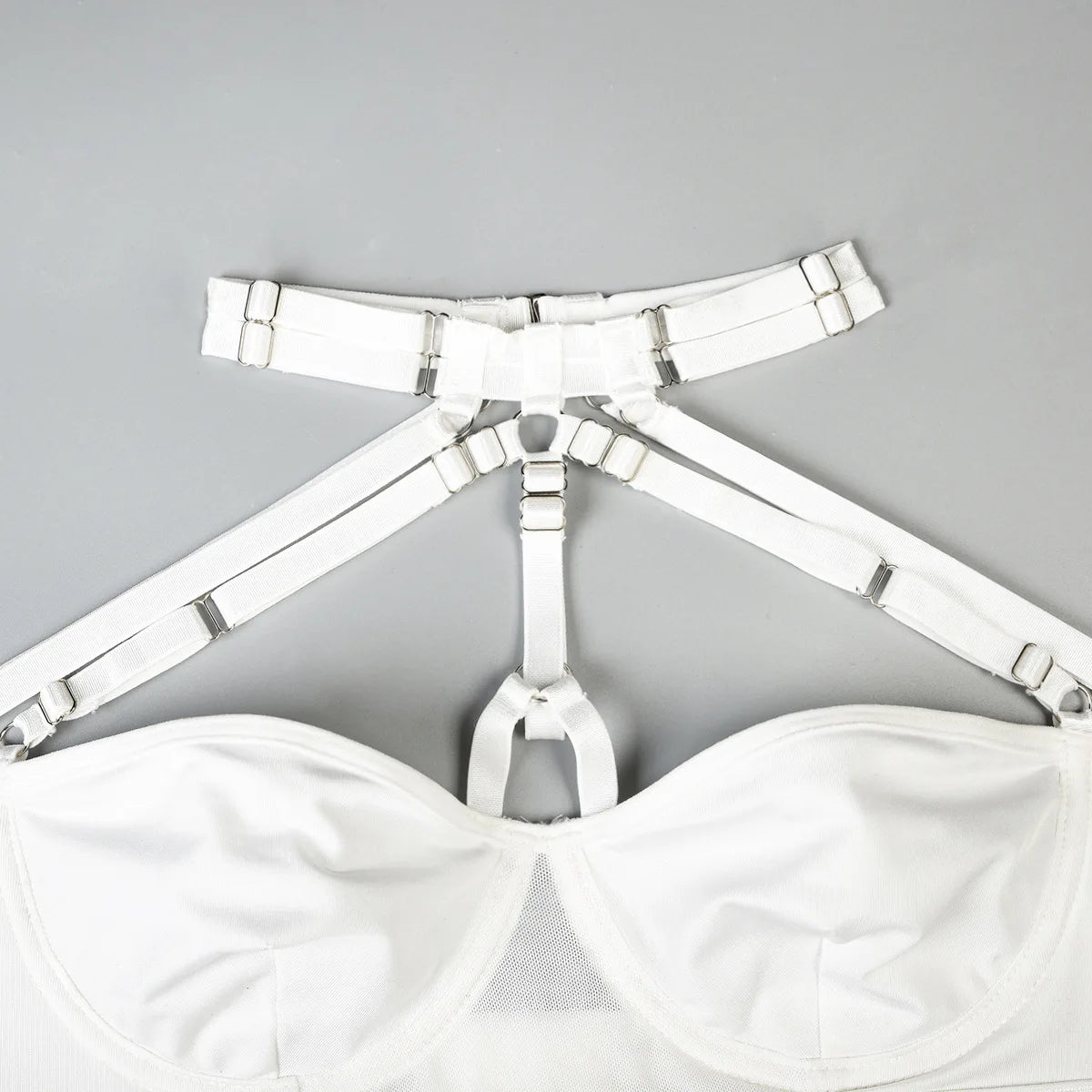 Conjunto de lencería sexy para mujer, con panel de encaje, escote en V profundo, glúteos abiertos, tirantes con forma de corazón de melocotón, cadena cruzada, liguero, ropa interior de tres piezas
