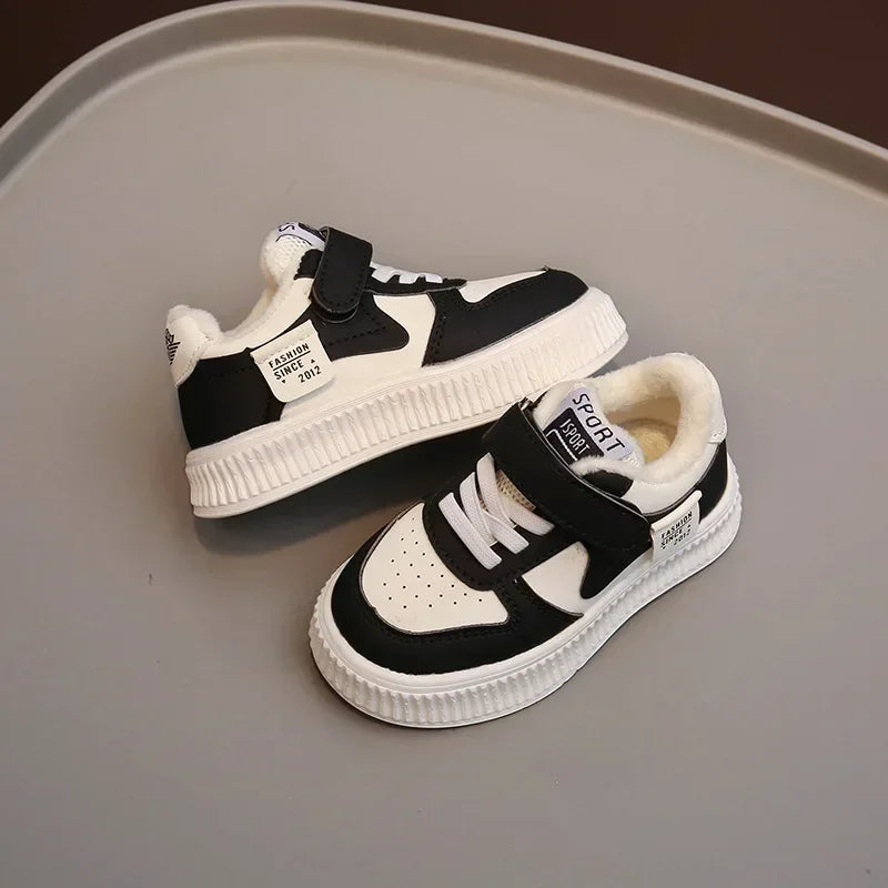 Zapatillas deportivas para niños, otoño e invierno, cómodas, gruesas, cálidas, con forro de terciopelo, informales, antideslizantes