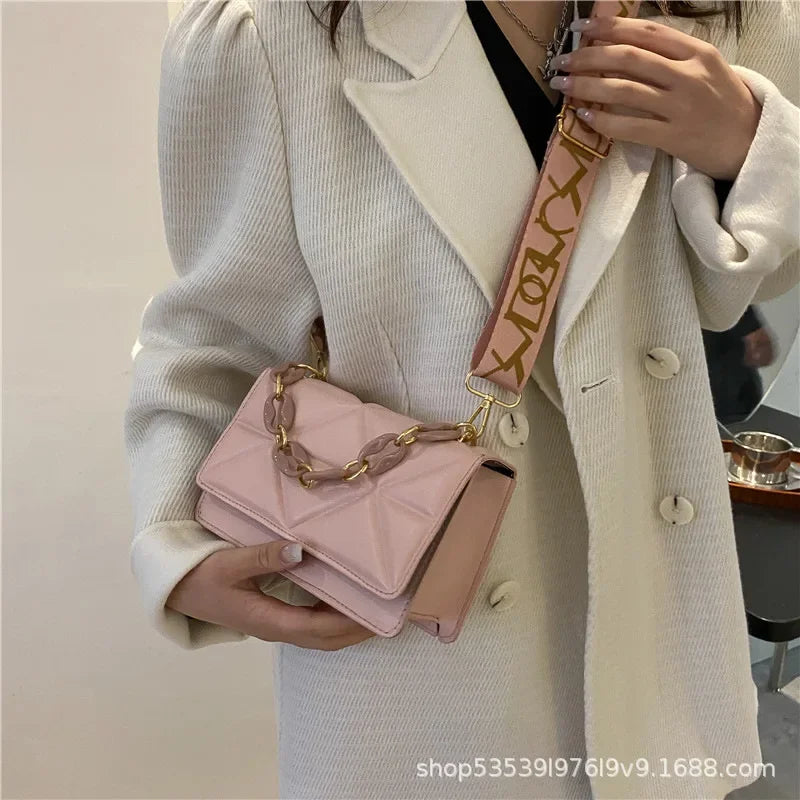 Bolso de mano con asa de cadena, moderno y versátil, pequeño, cuadrado, para mujer, bandolera de piel sintética suave, estilo vintage, con cremallera interior.