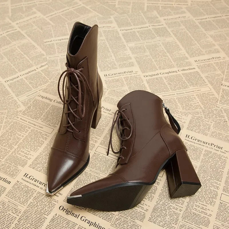 Botines de tacón alto con punta puntiaguda para mujer, botas sencillas de tacón de bloque para otoño e invierno de 2025.