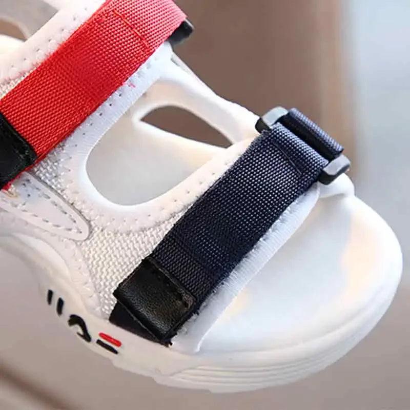 Sandalias para niños, verano 2025, nuevas zapatillas para caminar para niños pequeños, zapatos de playa con suelas suaves y antideslizantes.