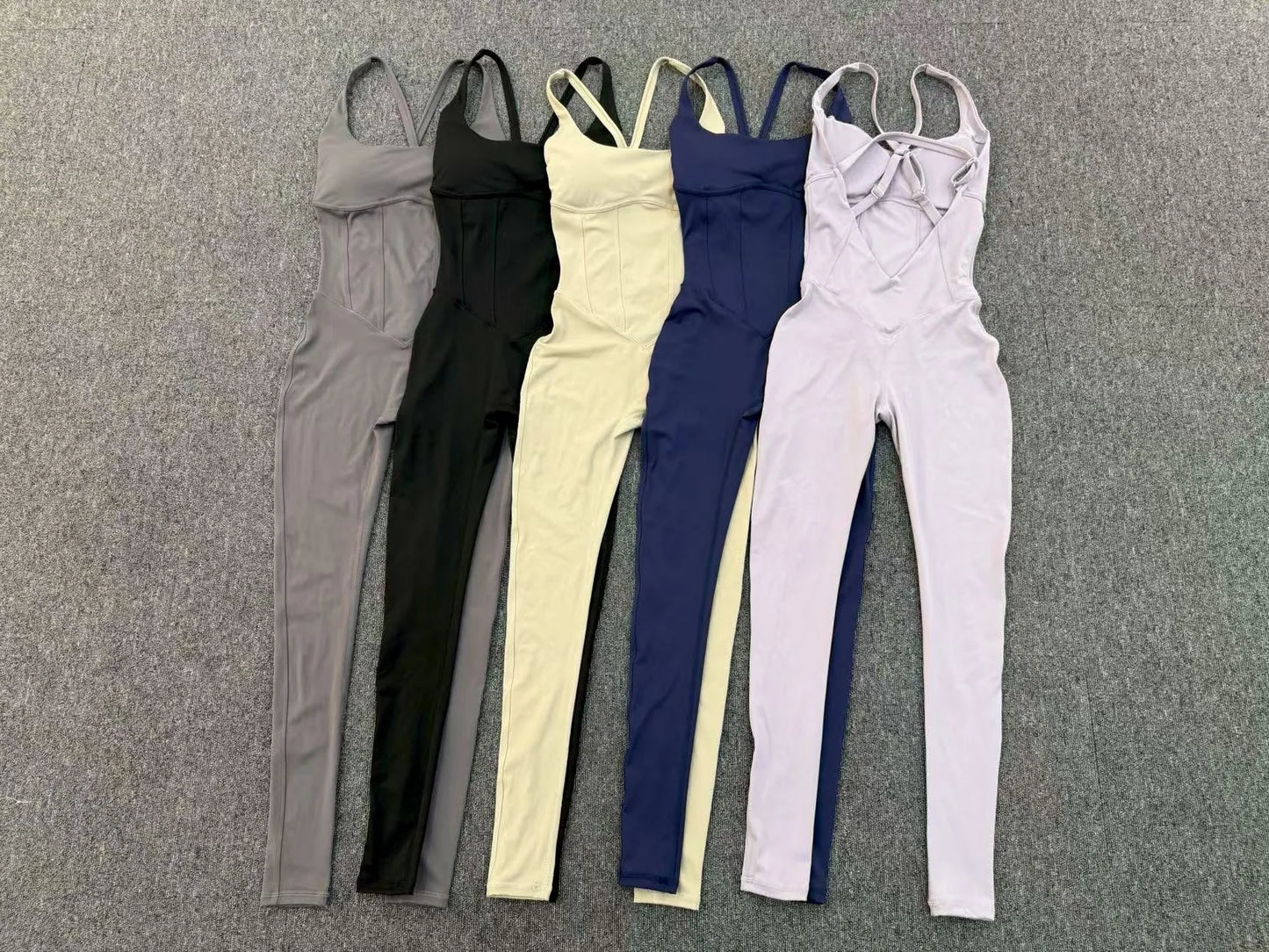 Nuevo mono de yoga para mujer, sexy, con espalda en V, cintura alta, realce de glúteos, tirantes ajustables, conjunto de yoga de secado rápido y transpirable, mono deportivo.