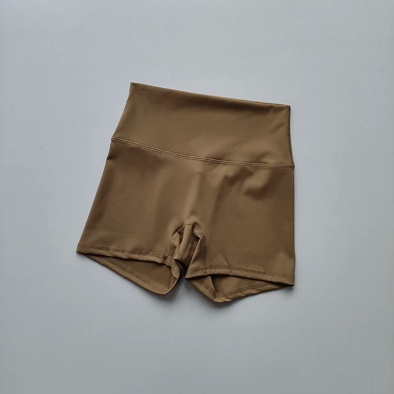Pantalones cortos deportivos de yoga, ajustados, elásticos, de tres piezas, con cintura alta, realce de cadera y secado rápido.