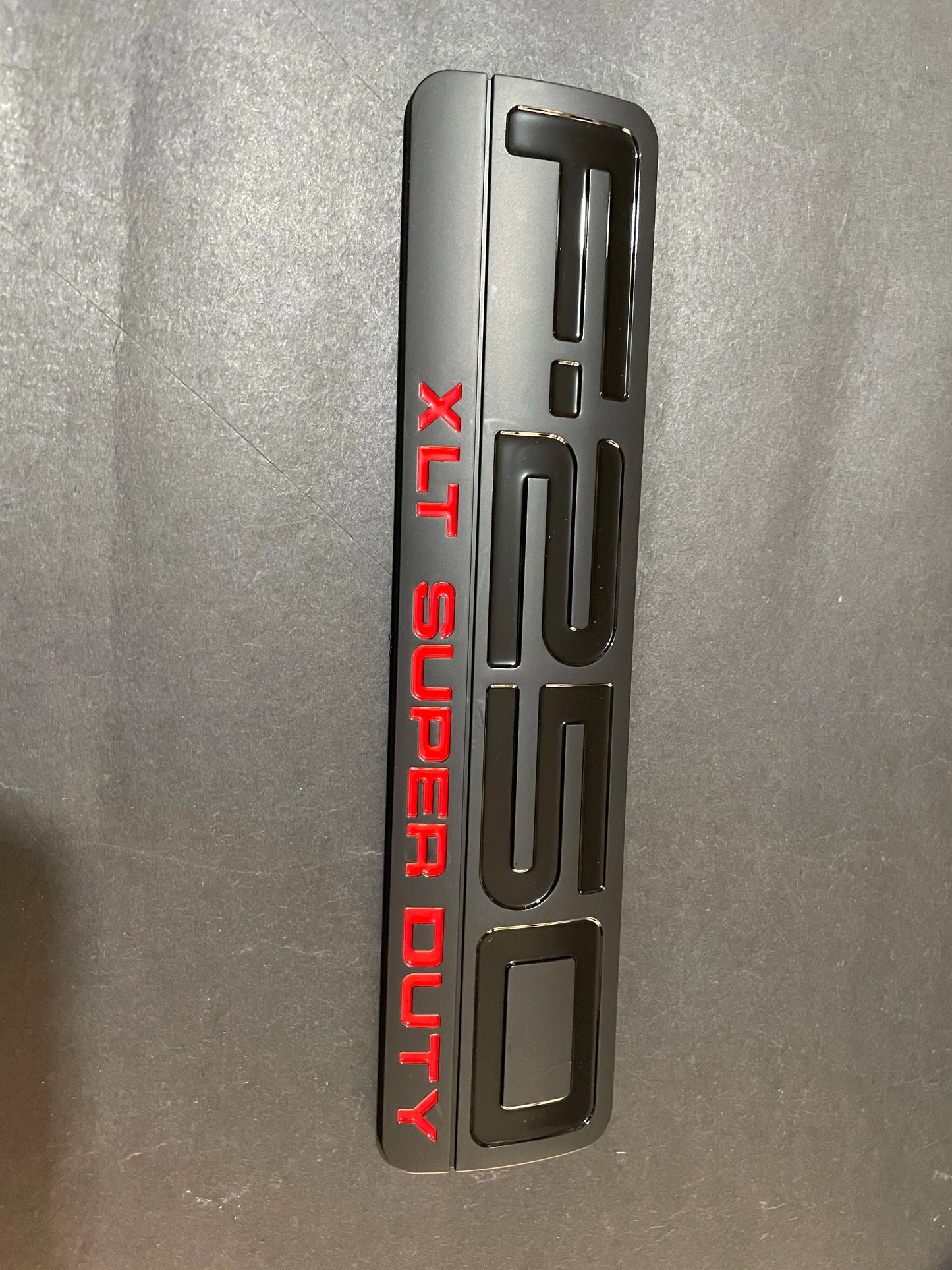 3 EMBLEMAS DE INSIGNIA IZQUIERDA/DERECHA PARA GUARDABARROS F250 SUPER DUTY XLT 05-07 NEGRO/ROJO/CROMADO