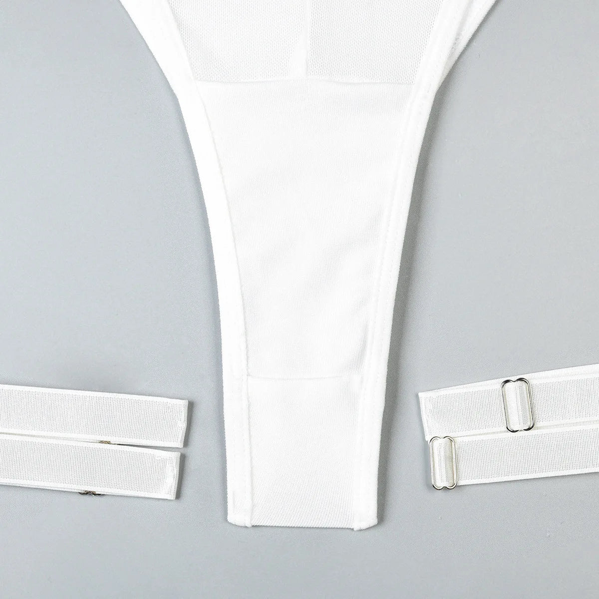 Conjunto de lencería sexy para mujer, con panel de encaje, escote en V profundo, glúteos abiertos, tirantes con forma de corazón de melocotón, cadena cruzada, liguero, ropa interior de tres piezas