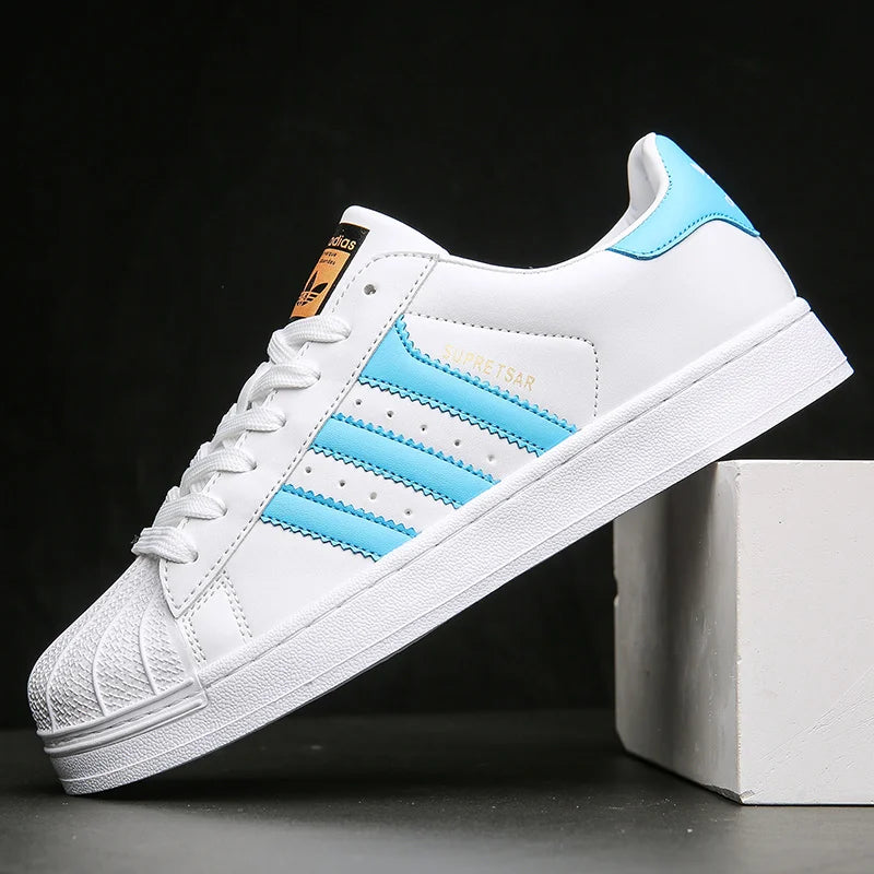 Zapatillas deportivas y casuales de estilo coreano de verano, zapatillas de pareja, zapatillas blancas transpirables para hombre, cómodas y transpirables.