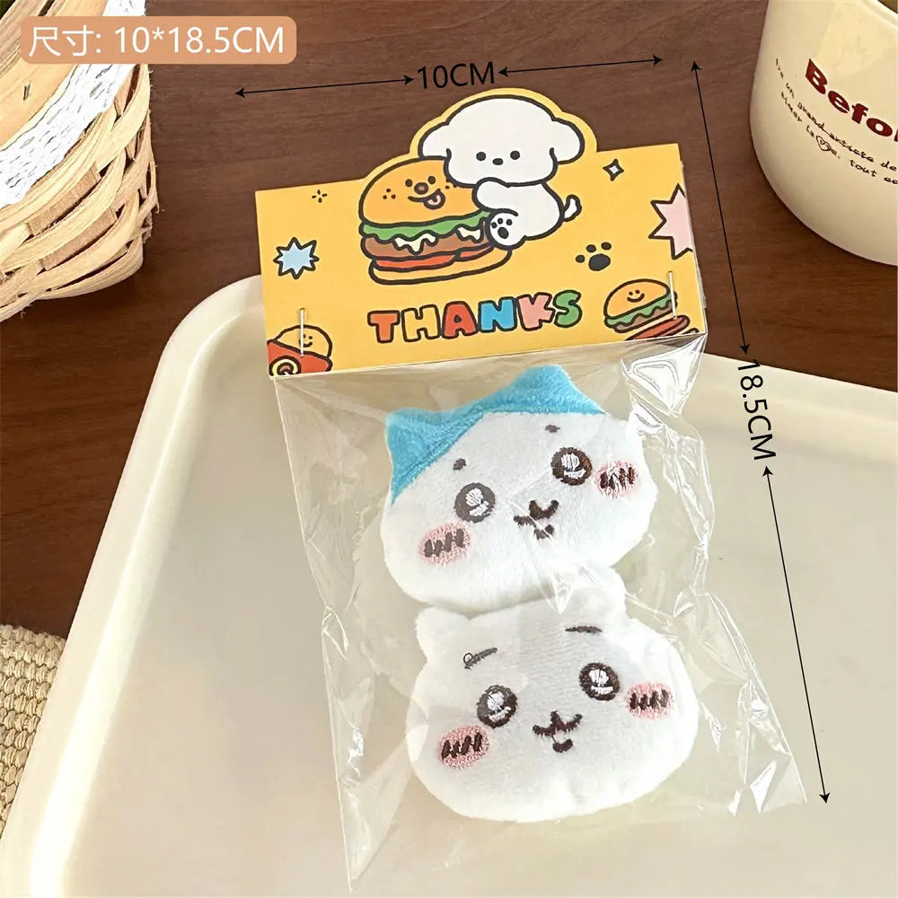 Lindo broche de peluche de dibujos animados de Chiikawa, decoración para mochila de niña, bolso, colgante, accesorio, muñeca, bufanda, ropa, prendedor, regalo para niños