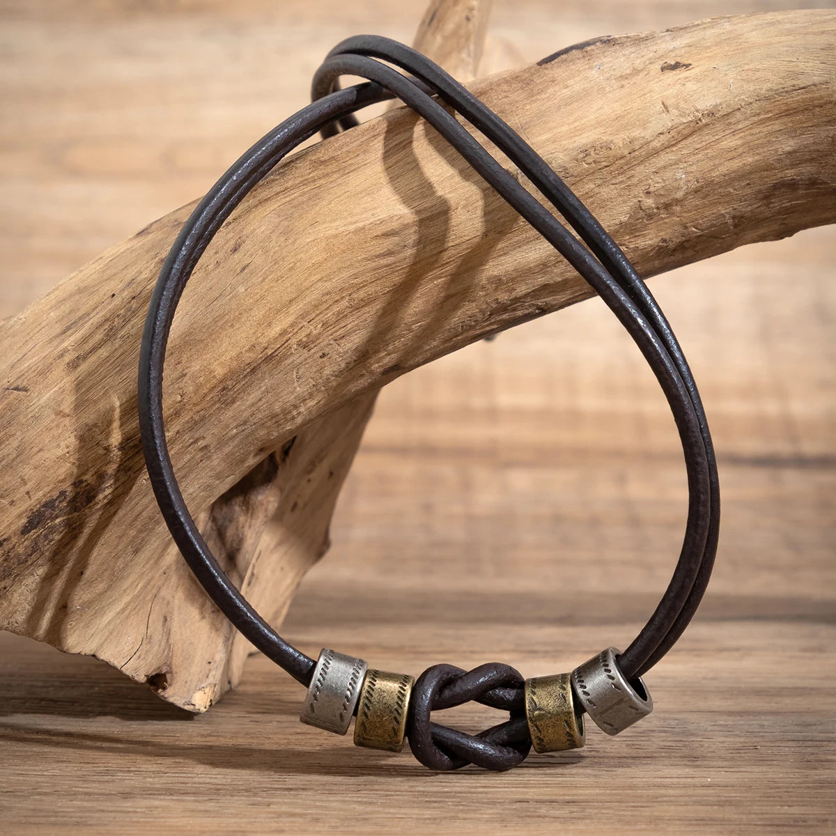 Gargantilla vintage de cuero sintético con cuentas de metal para hombre, collar moderno para el cuello, accesorios 2023, joyería de moda, regalo para hombre