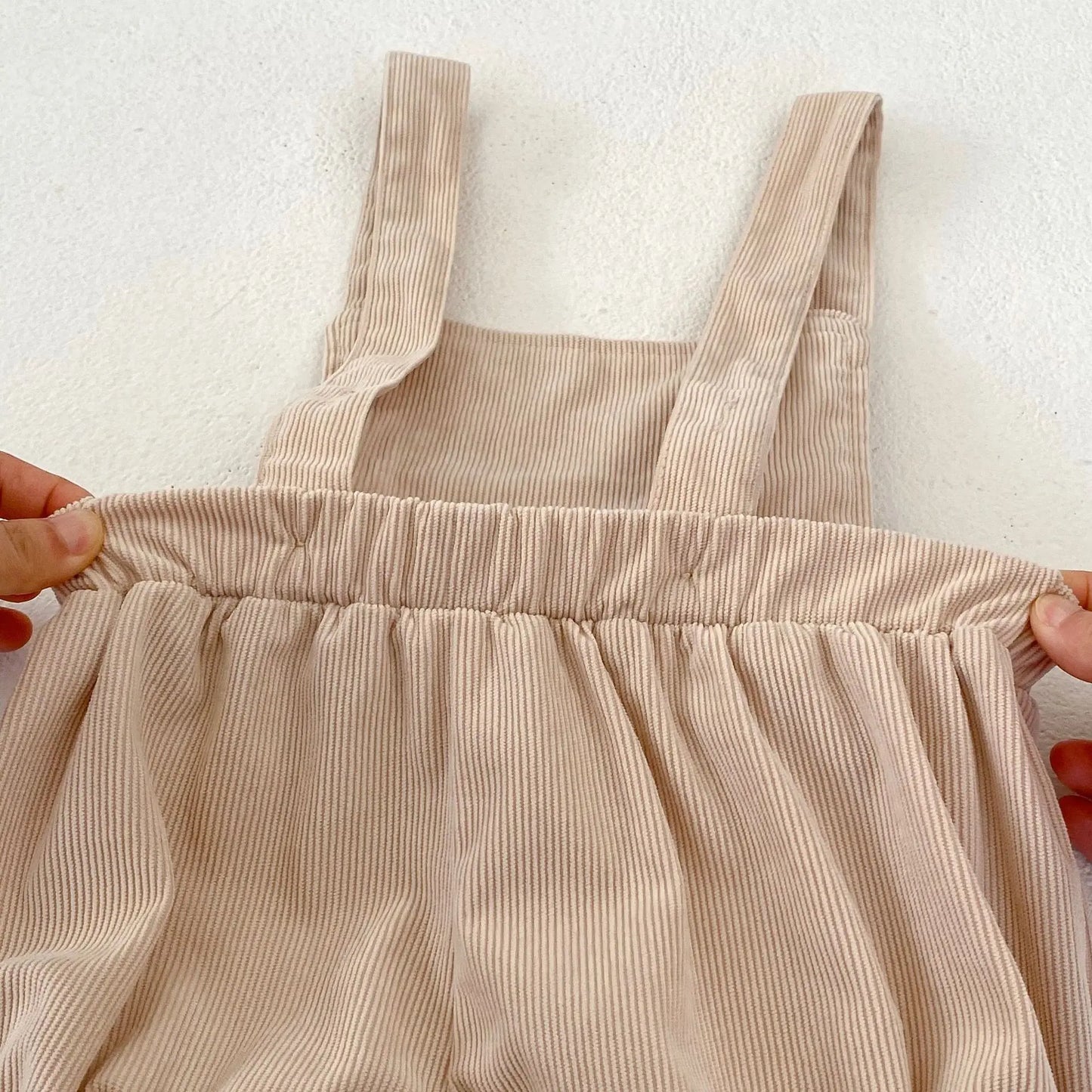 Nueva ropa infantil de otoño, niñas de 0 a 4 años, cárdigan con solapa bordada y pantalón con pechera, conjunto de 2 piezas
