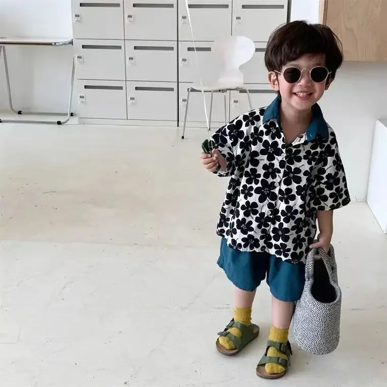 Ropa para niños 2025, nuevo traje de flores de moda para bebé, camisa de manga corta, pantalones cortos, elegante conjunto de dos piezas de pantalones cortos casuales retro.