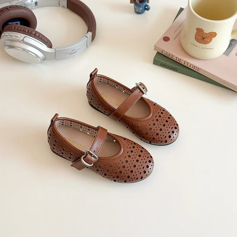 Zapatos casuales para niñas, sandalias de verano 2025, estilo coreano, de suela suave, antideslizantes, versátiles y elegantes.