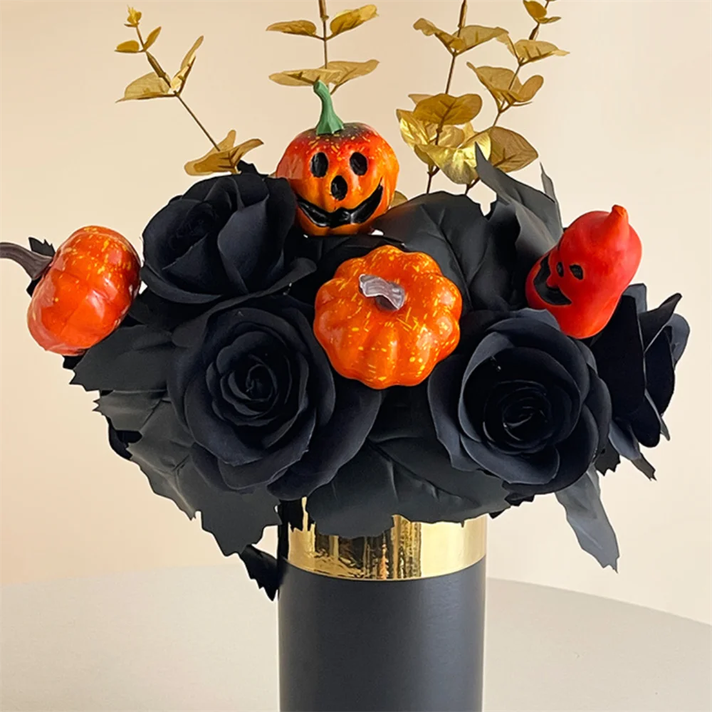 Ramo de flores artificiales para Halloween con calabazas y rosas negras, centro de mesa para el comedor y la sala de estar.