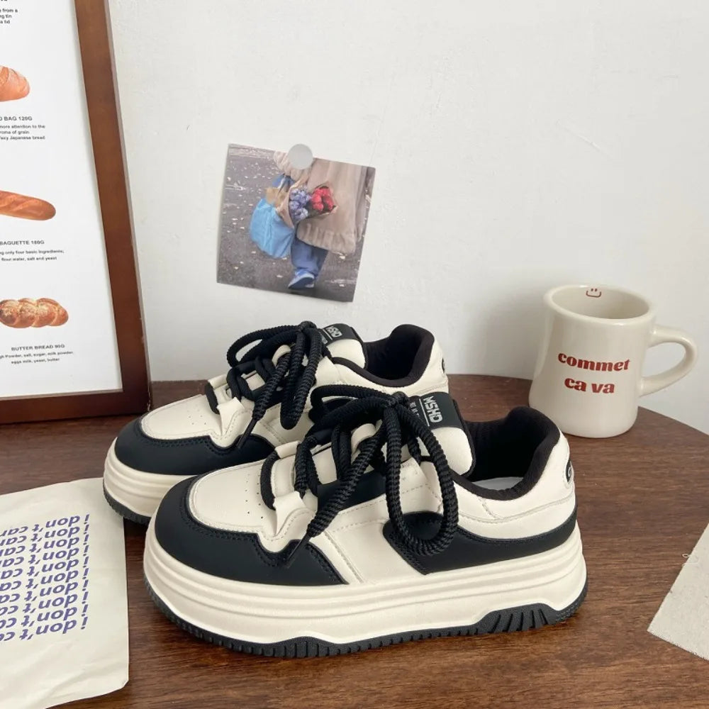 Zapatos de suela gruesa para niños (primavera de 2025), versátiles, ligeros, con aumento de altura, para pan, deportivos informales.