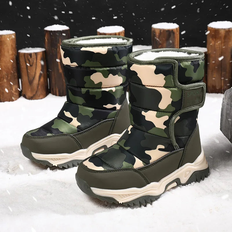Zapatos de invierno 2025 para niños, de felpa, impermeables, antideslizantes, con suela de goma, botas de nieve cálidas a la moda para exteriores.