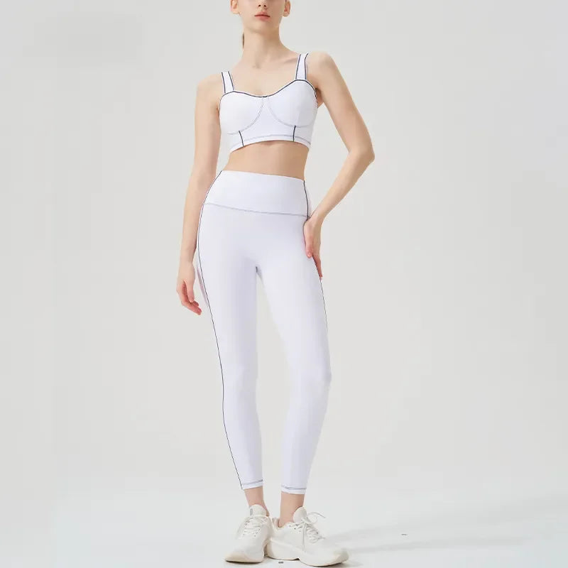 Ropa de yoga, un conjunto deportivo de alta gama, de color sólido, de alta elasticidad, ajustado y de alta intensidad, ropa de fitness para mujer adecuada para el gimnasio.