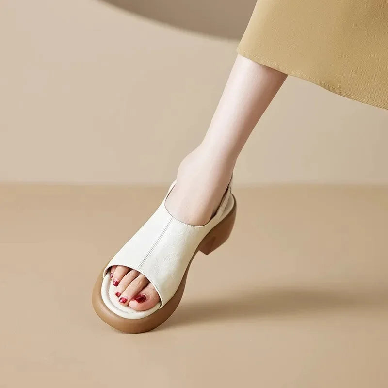 Sandalias francesas sencillas de estilo romano con boca de pez para mujer, zapatos de verano nuevos de piel suave con tiras traseras y tacón grueso alto.