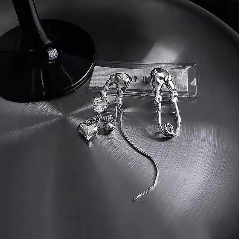 1 par de pendientes vintage punk de metal con borlas de circonita y corazón para mujer y hombre, estilo gótico Y2K Harajuku, accesorios de joyería de cadena larga.