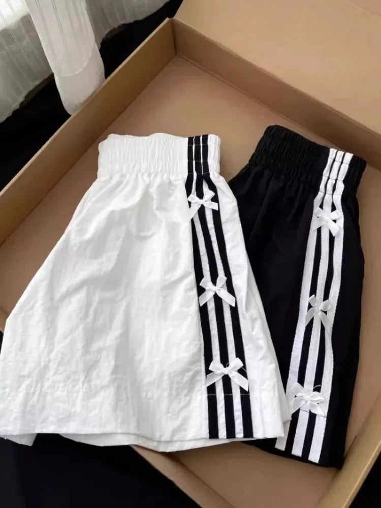 Pantalones cortos deportivos coreanos de Goft con lazo dulce a rayas en blanco y negro, pantalones deportivos de moda de verano, cómodos, transpirables, de secado rápido