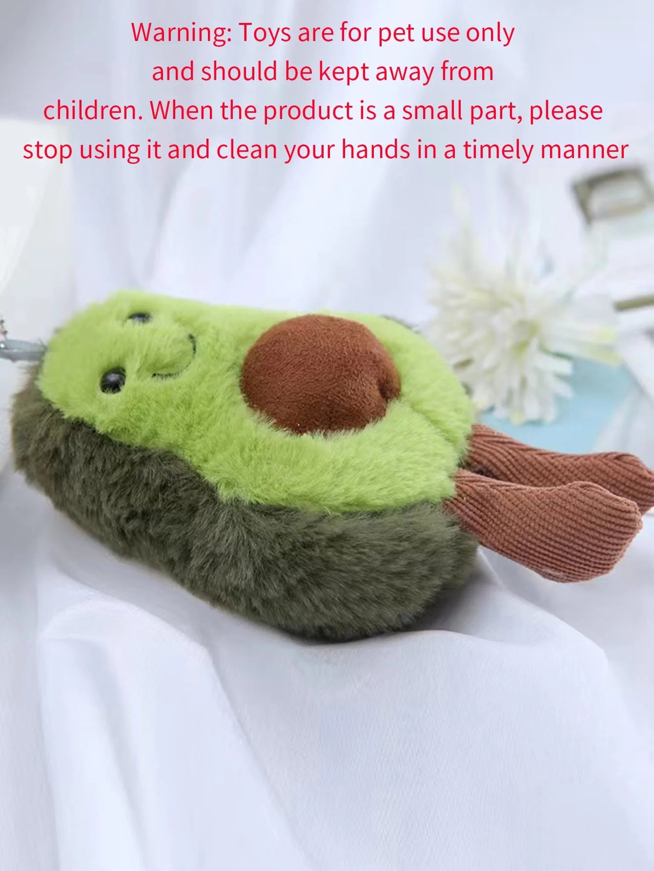 Un lindo juguete de peluche de aguacate para mascotas, adecuado para la compañía diaria de perros pequeños y medianos.
