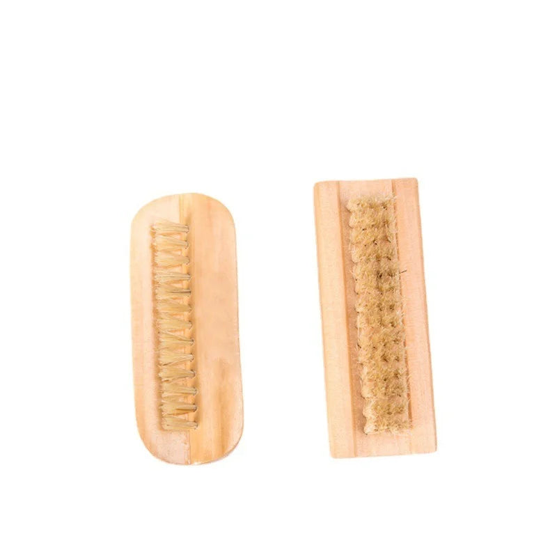 Cepillo de cerdas para manicura y pedicura con mango de madera de doble cara y cerdas de nailon para baño de uñas.