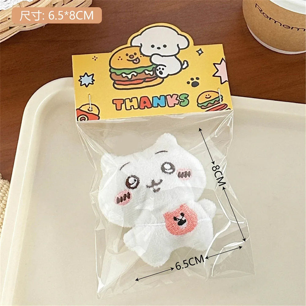 Lindo broche de peluche de dibujos animados de Chiikawa, decoración para mochila de niña, bolso, colgante, accesorio, muñeca, bufanda, ropa, prendedor, regalo para niños