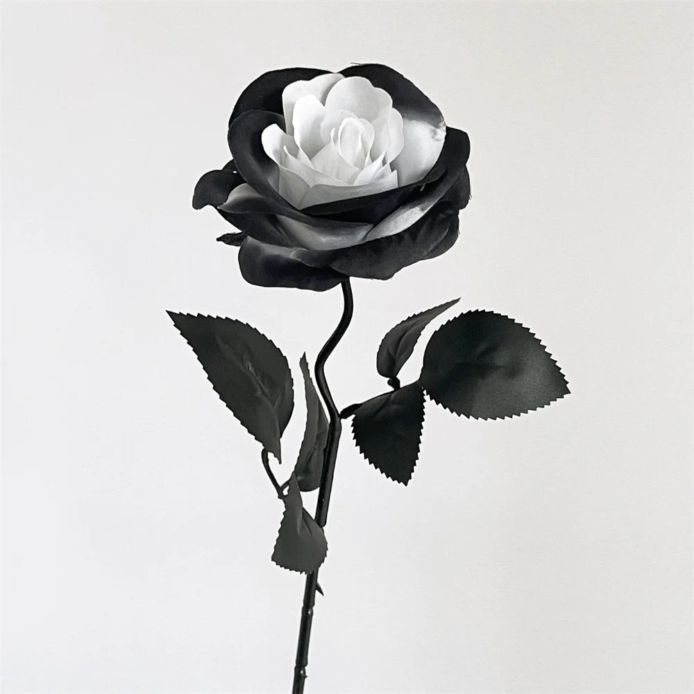 Ramo de flores artificiales para Halloween con calabazas y rosas negras, centro de mesa para el comedor y la sala de estar.
