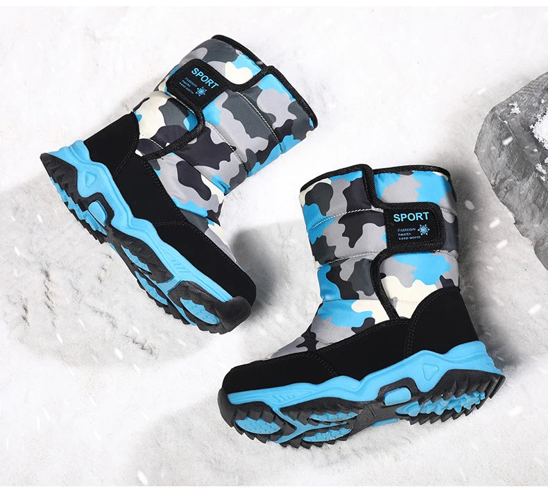 Zapatos de invierno 2025 para niños, de felpa, impermeables, antideslizantes, con suela de goma, botas de nieve cálidas a la moda para exteriores.