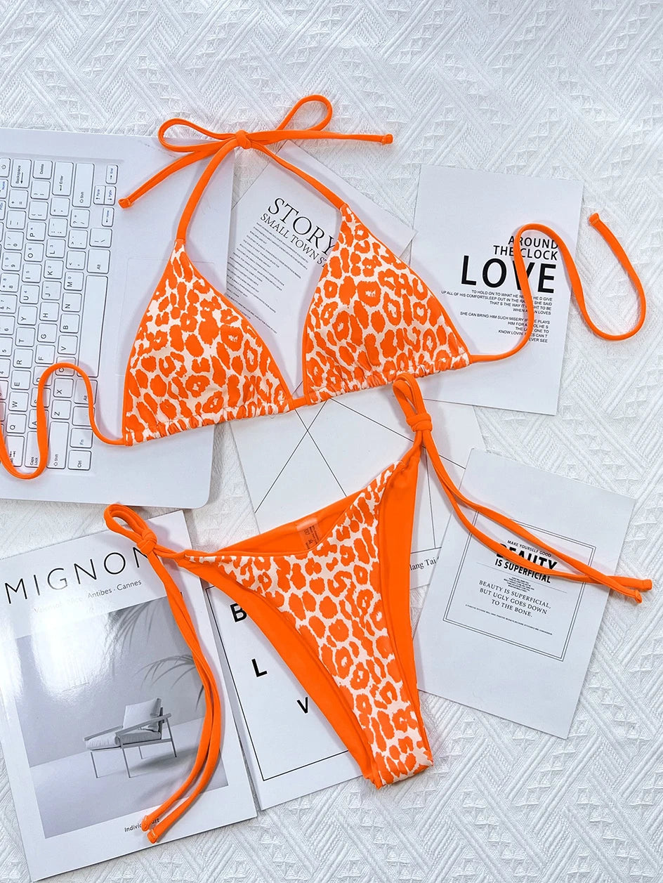 Microbikini de leopardo sexy para mujer, traje de baño femenino de 2023, conjunto de bikini tipo tanga, brasileño, con cuello halter, ropa de playa con cordones