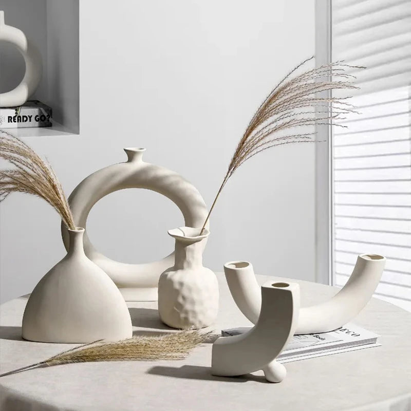 Decoración de escritorio para dormitorio, decoración del hogar, fondo de fotografía, jarrón de cerámica moderno y sencillo, flores secas, arreglo floral, adorno