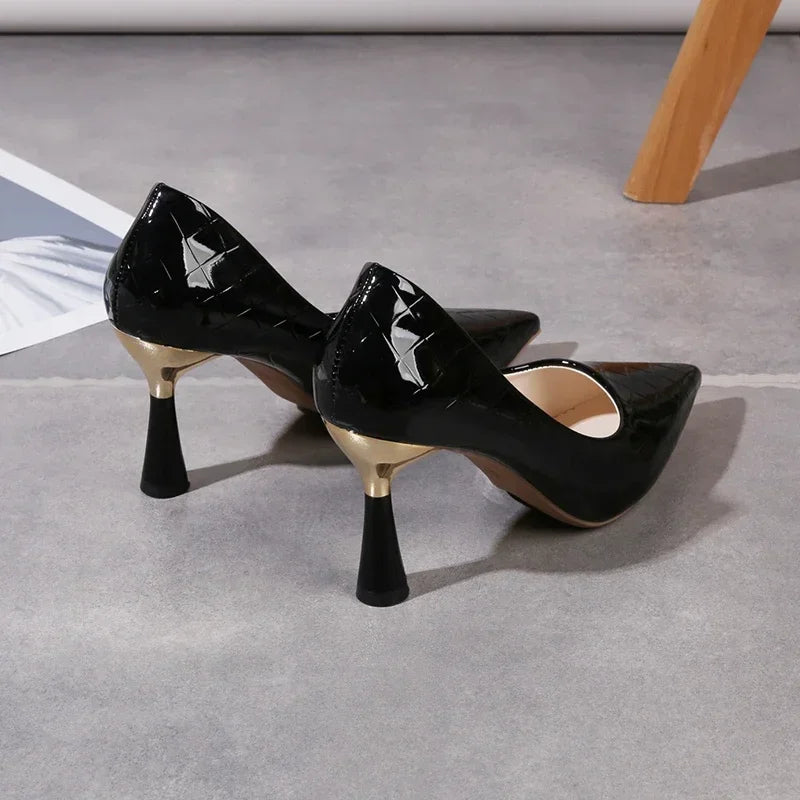 Zapatos Mujer 2024 Tendencia Nuevo Verano Tacones Rojos Elegante Mujer Tacón Negro Punta Puntiaguda Zapatos de Vestir Cuero Blanco Zapatos de Dama