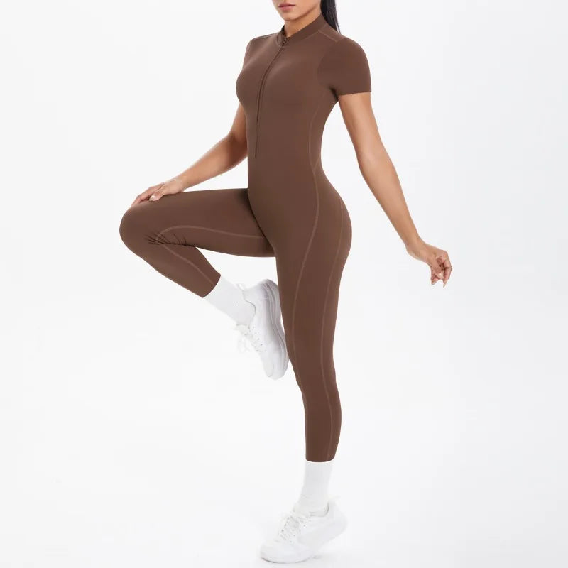 Mono deportivo de yoga sexy con cremallera frontal, espalda descubierta, manga corta, pantalones cortos, ropa deportiva para fitness, correr, gimnasio, yoga y actividades deportivas para mujer.