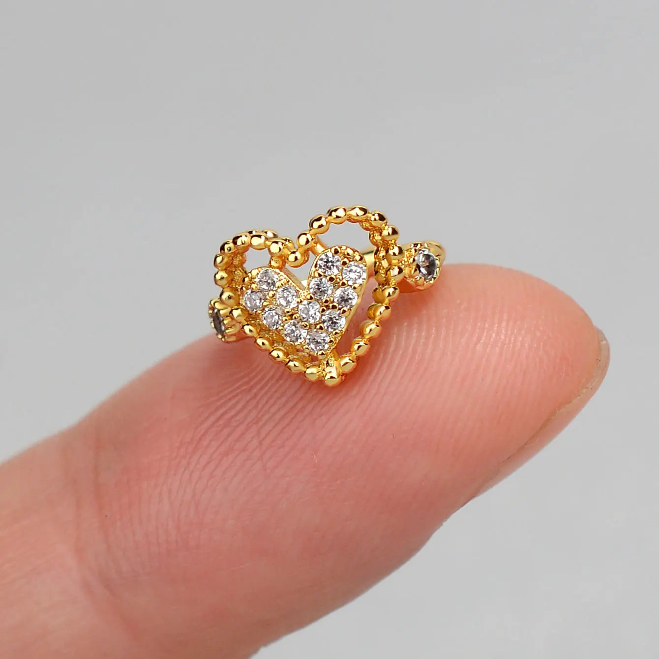1 pieza de delicados pendientes de clip de circonita para mujer, con forma de corazón, sin perforaciones, pendientes de cartílago falsos para mujer, joyería de moda 2025