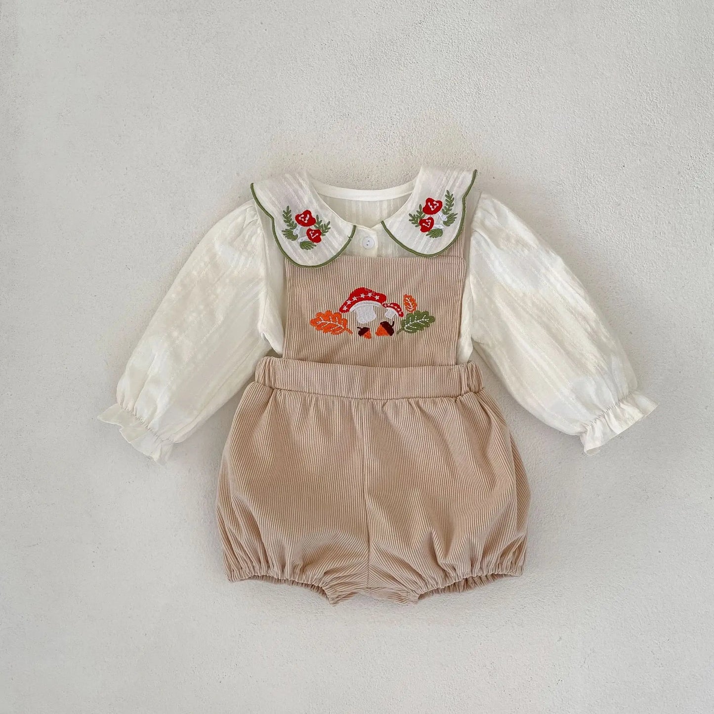 Nueva ropa infantil de otoño, niñas de 0 a 4 años, cárdigan con solapa bordada y pantalón con pechera, conjunto de 2 piezas