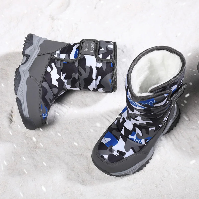 Zapatos de invierno 2025 para niños, de felpa, impermeables, antideslizantes, con suela de goma, botas de nieve cálidas a la moda para exteriores.