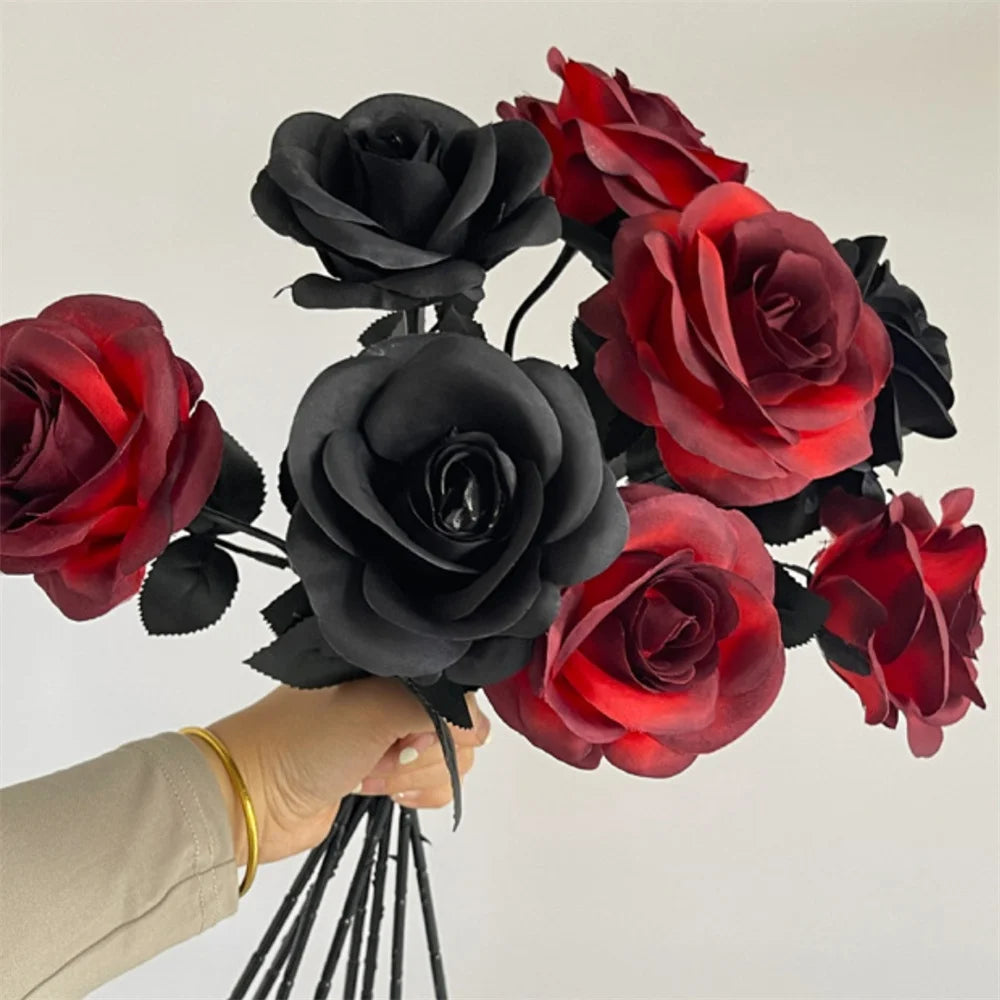 Ramo de flores artificiales para Halloween con calabazas y rosas negras, centro de mesa para el comedor y la sala de estar.
