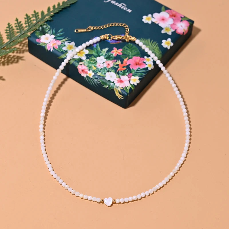 MOON GIRL Gargantilla de corazón con cuentas de nácar, collar de concha natural teñida a la moda para mujer, collar de acero inoxidable para mujer