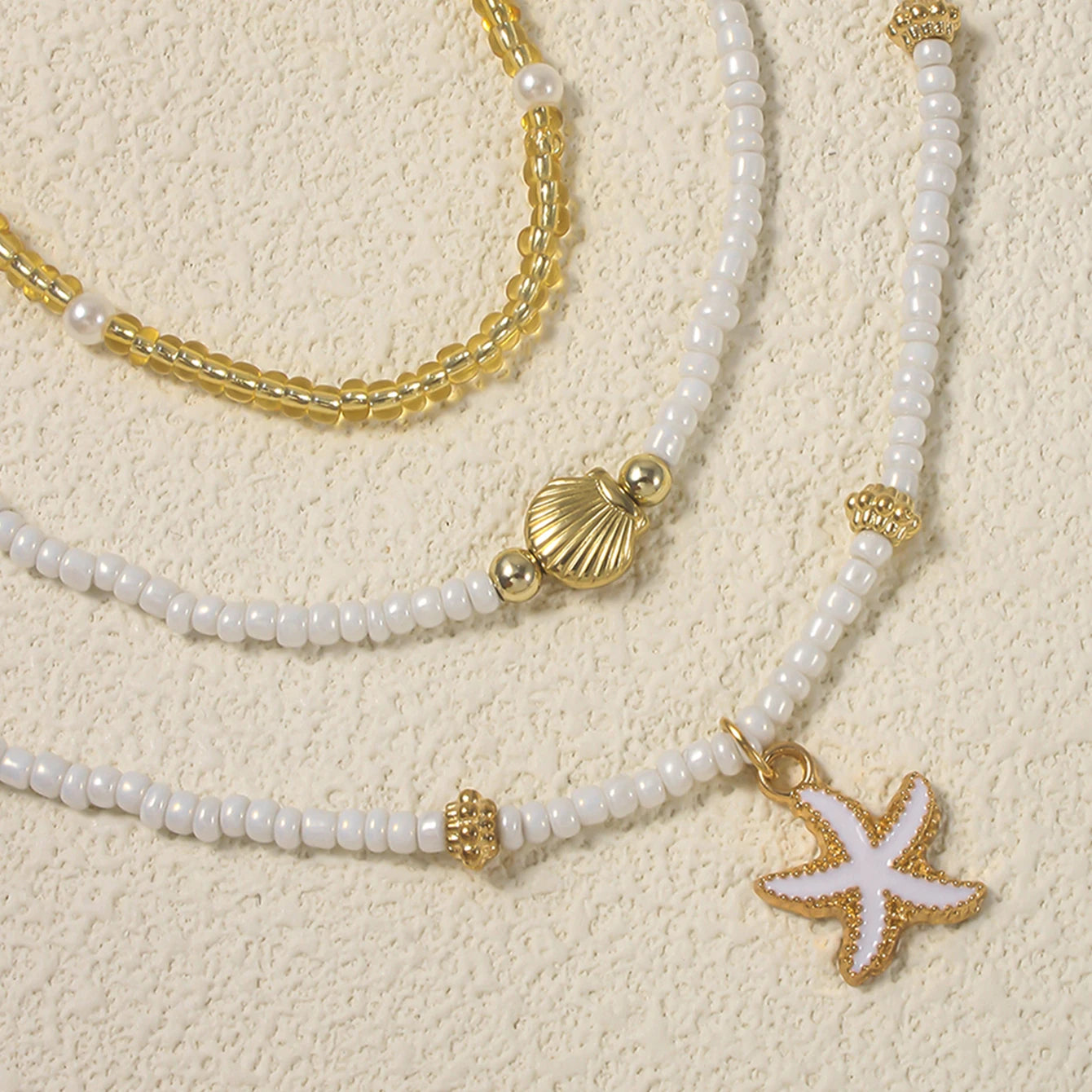 Gargantilla bohemia hecha a mano con cuentas apiladas, delicado collar con colgante de concha de estrella de mar, joyería para mujer para fiestas de playa y vacaciones de verano