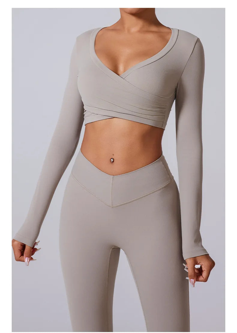 Conjunto de yoga para mujer: pantalones acampanados, ropa deportiva para gimnasio, top push-up de manga larga, estilo deportivo y sexy.