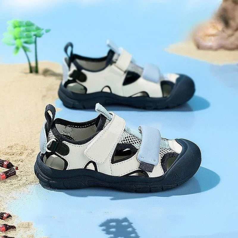 Sandalias para niños, novedad de verano 2025, estilo coreano, suela suave, antideslizantes, versátiles, con recortes y zapatillas transpirables.