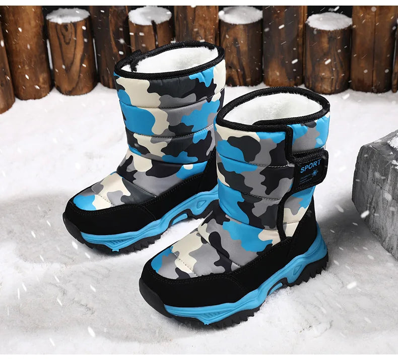 Zapatos de invierno 2025 para niños, de felpa, impermeables, antideslizantes, con suela de goma, botas de nieve cálidas a la moda para exteriores.